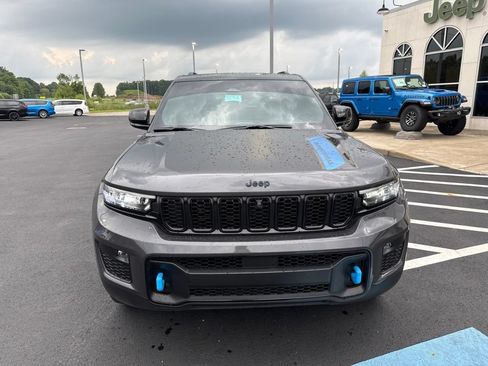 Used 2024 Jeep Grand Cherokee Trailhawk w/ Luxury Tech Group III AWD/4WD image 3