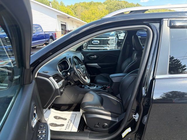 Used 2018 Jeep Cherokee Latitude Plus w/ Cold Weather Group AWD/4WD image 19