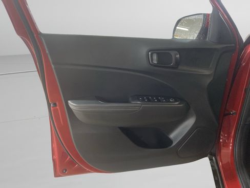 Used 2022 Hyundai Venue Limited image 12