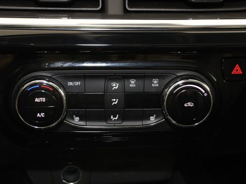 Used 2024 Chevrolet Trax ACTIV w/ Sunroof Package FWD image 32