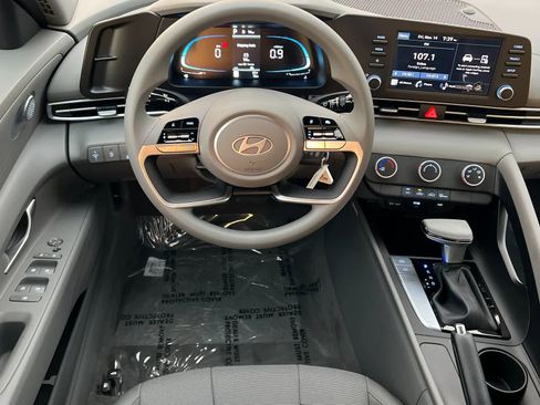 New 2026 Hyundai Elantra SE image 15