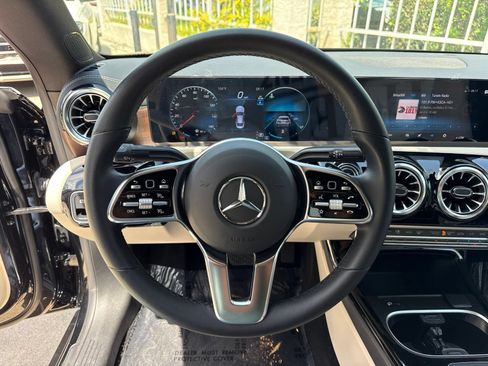 Used 2023 Mercedes-Benz CLA 250 image 28