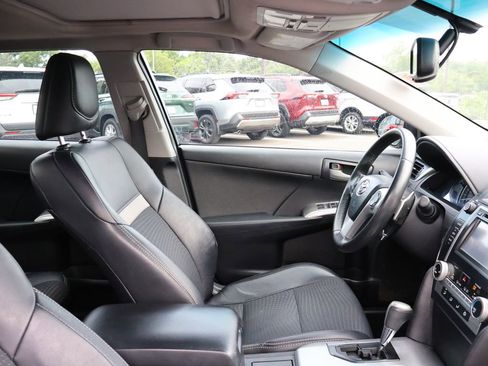 Used 2013 Toyota Camry SE w/ Convenience Pkg FWD image 8