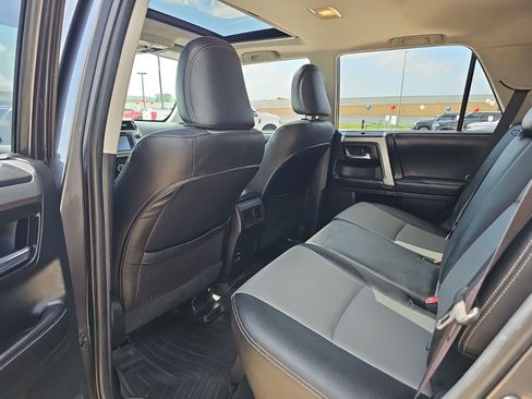 Used 2016 Toyota 4Runner SR5 Premium RWD image 31