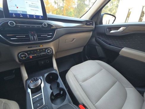 Used 2020 Ford Escape Titanium image 29