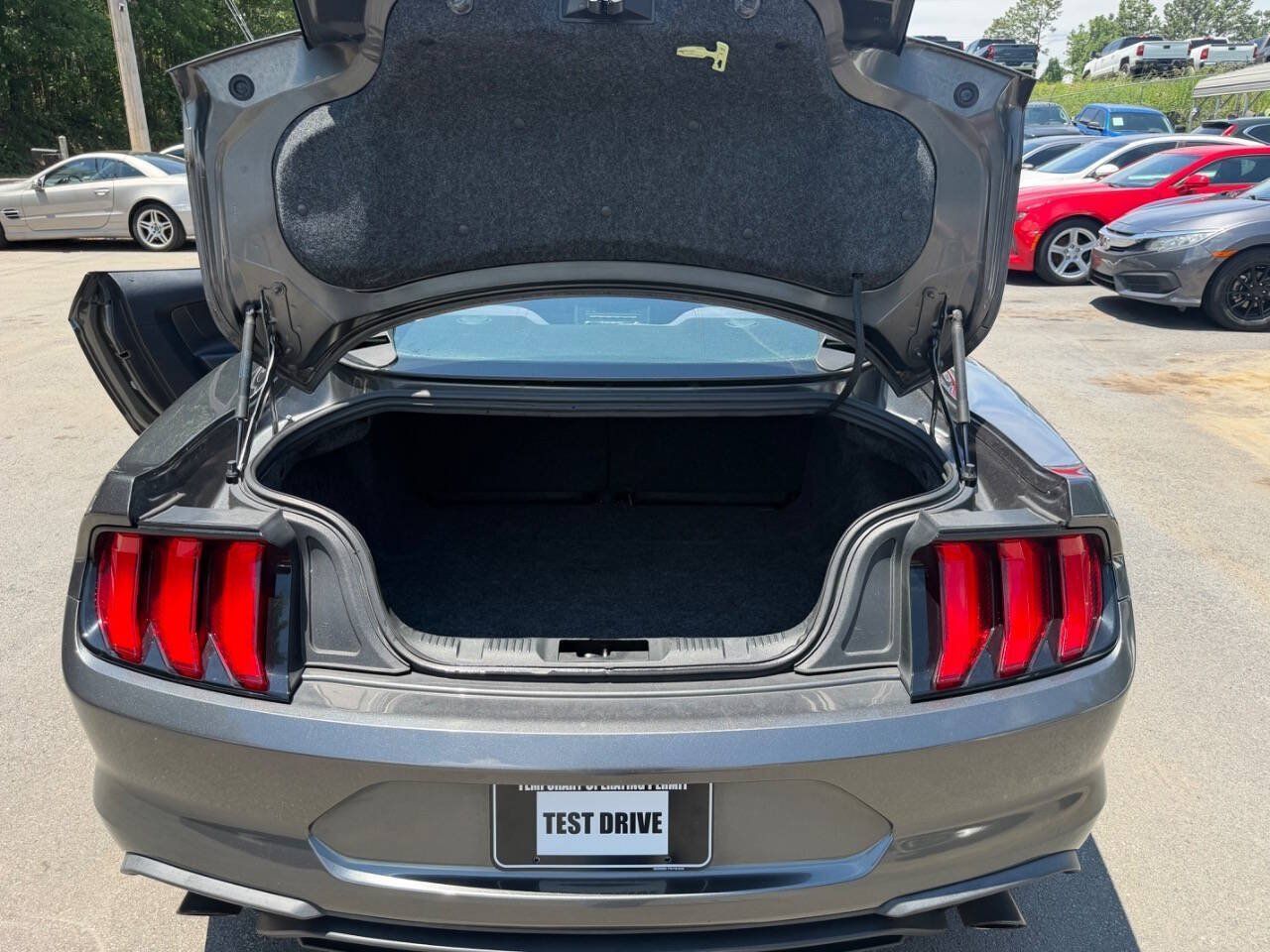 Used 2018 Ford Mustang Coupe RWD image 8