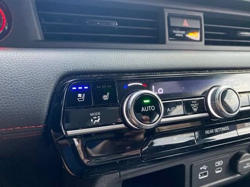 Used 2025 Honda Pilot Black Edition image 20