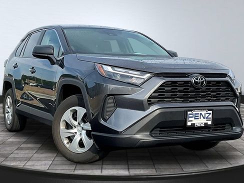 Used 2023 Toyota RAV4 LE AWD/4WD image 3