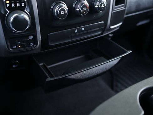 Used 2018 RAM 1500 Express AWD/4WD image 16
