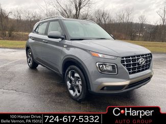 Used 2023 Hyundai Venue SEL video 1
