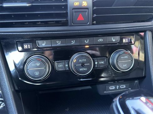 Used 2024 Volkswagen Jetta SE image 30