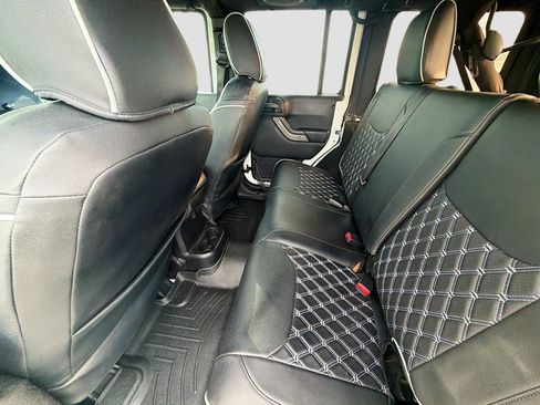 Used 2013 Jeep Wrangler Unlimited Sahara image 23