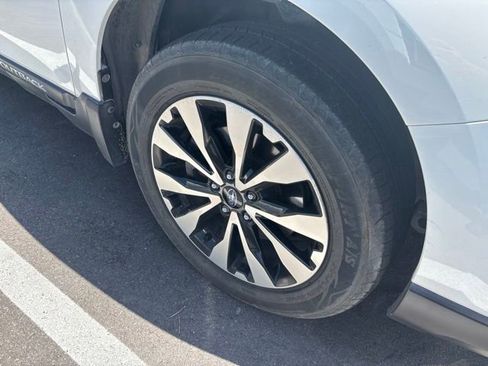 Used 2016 Subaru Outback 2.5i Limited AWD/4WD image 2