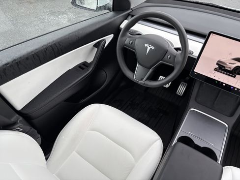 Used 2022 Tesla Model Y Performance AWD/4WD image 18