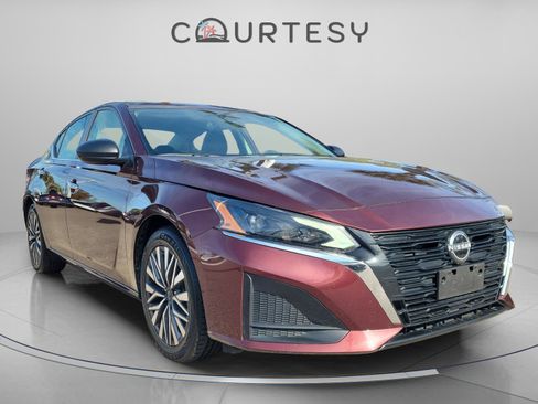 Certified 2024 Nissan Altima 2.5 SV image 7