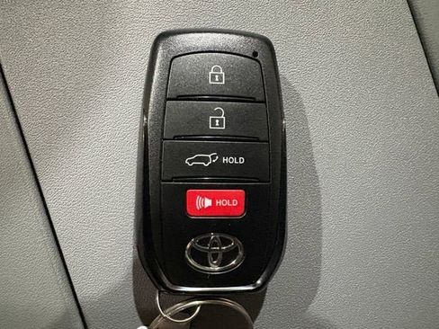 Used 2024 Toyota Highlander Limited AWD/4WD image 25