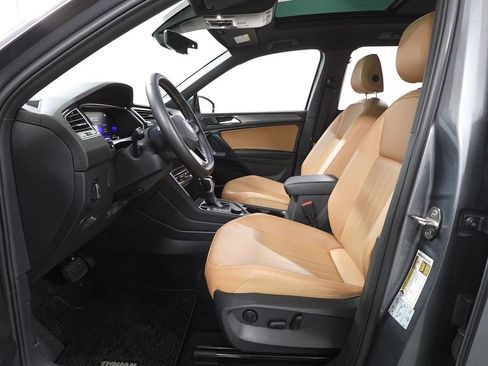 Used 2022 Volkswagen Tiguan SE w/ Panoramic Sunroof Package image 21
