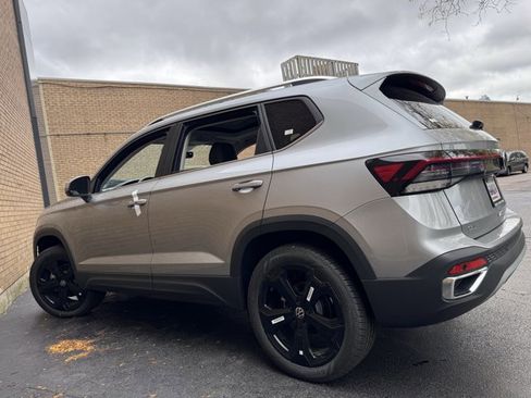 New 2025 Volkswagen Taos SEL image 20