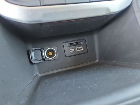 Used 2023 GMC Acadia SLT image 30