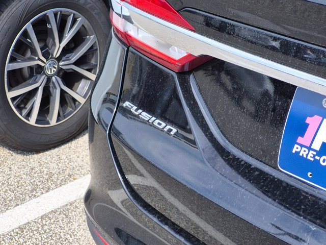 Used 2018 Ford Fusion SE w/ Equipment Group 201A FWD image 9