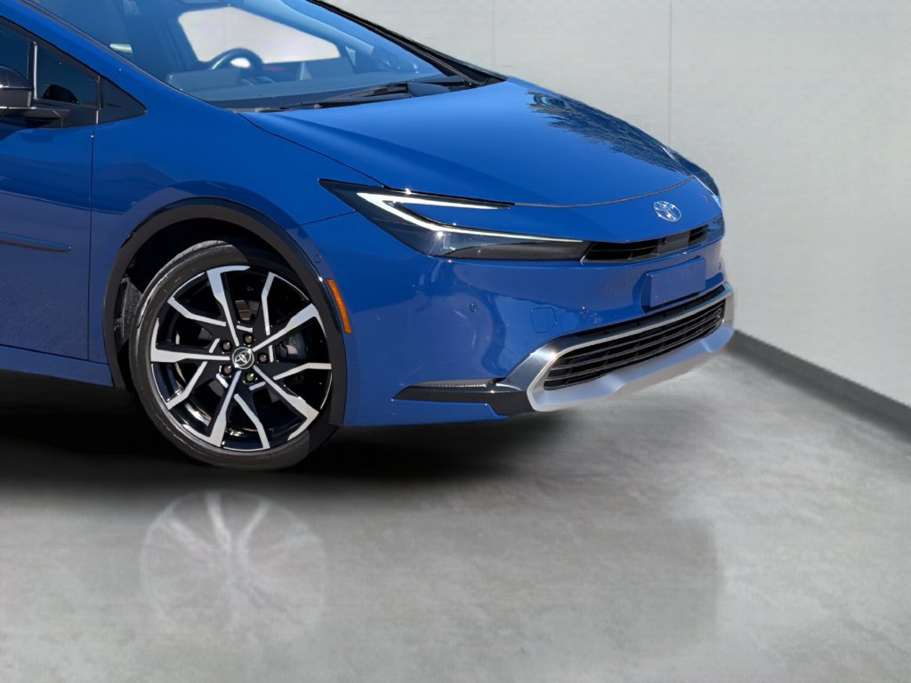 Used 2025 Toyota Prius Plug-In Hybrid w/ Limited Premium Package FWD image 3