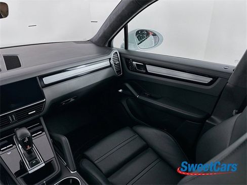 Used 2023 Porsche Cayenne Turbo image 36