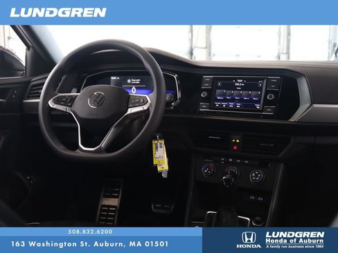 Used 2023 Volkswagen Jetta Sport FWD image 4
