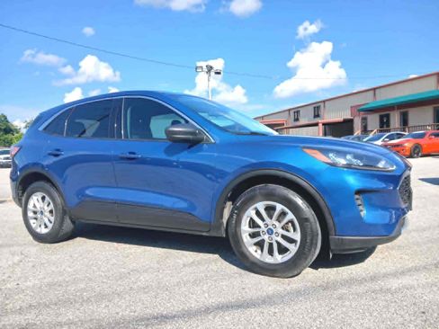 Used 2022 Ford Escape SE w/ Cold Weather Package AWD/4WD image 1