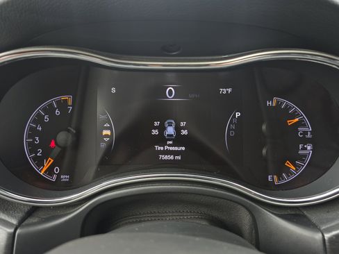 Used 2018 Jeep Grand Cherokee Altitude image 19