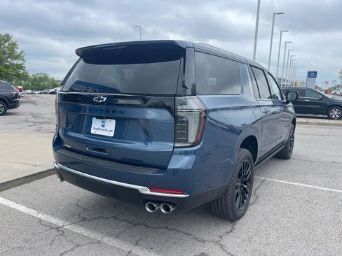 New 2025 Chevrolet Suburban Premier image 3