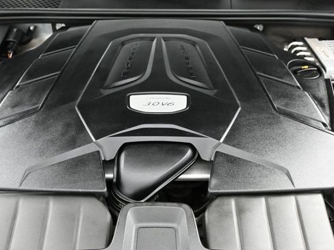 Used 2023 Porsche Cayenne Platinum Edition image 47