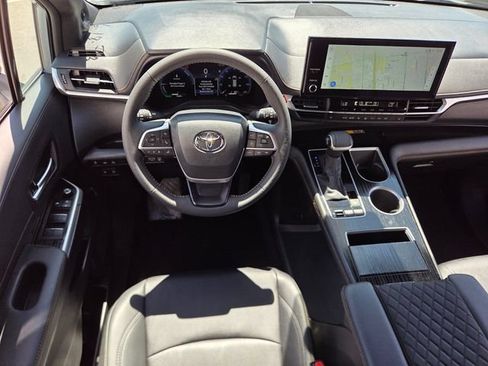 Used 2025 Toyota Sienna XLE Woodland Edition AWD/4WD image 13