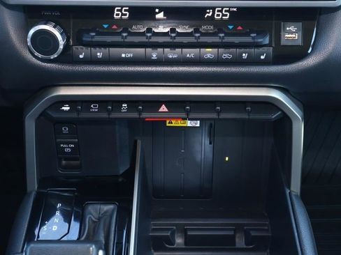 Used 2024 Toyota Tundra Limited image 28