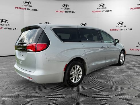 Used 2023 Chrysler Voyager LX FWD image 3