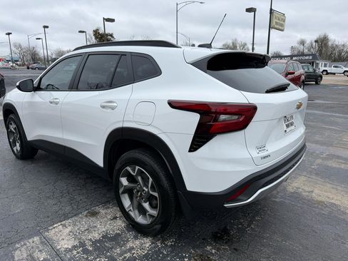 Used 2025 Chevrolet Trax LT w/ Driver Confidence Package image 6