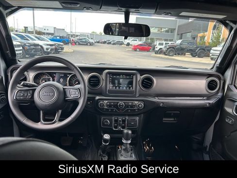 Used 2023 Jeep Gladiator Sport AWD/4WD image 9