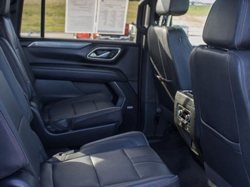 Used 2023 Chevrolet Suburban RST w/ Luxury Package image 13