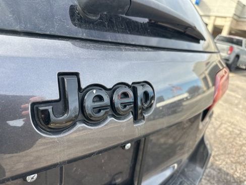 Used 2021 Jeep Grand Cherokee Laredo X image 27