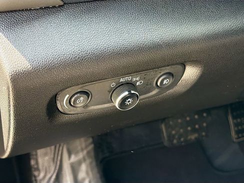 Used 2020 Chevrolet Traverse LT image 10