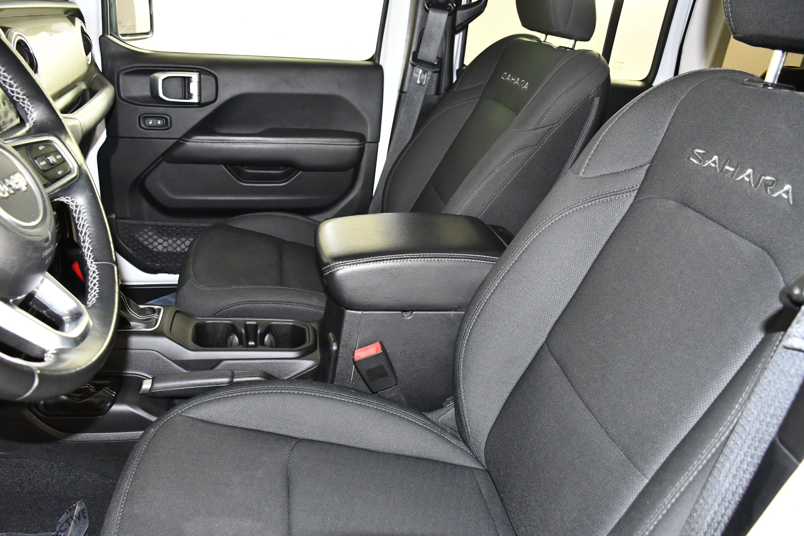 Used 2018 Jeep Wrangler Unlimited Sahara AWD/4WD image 36