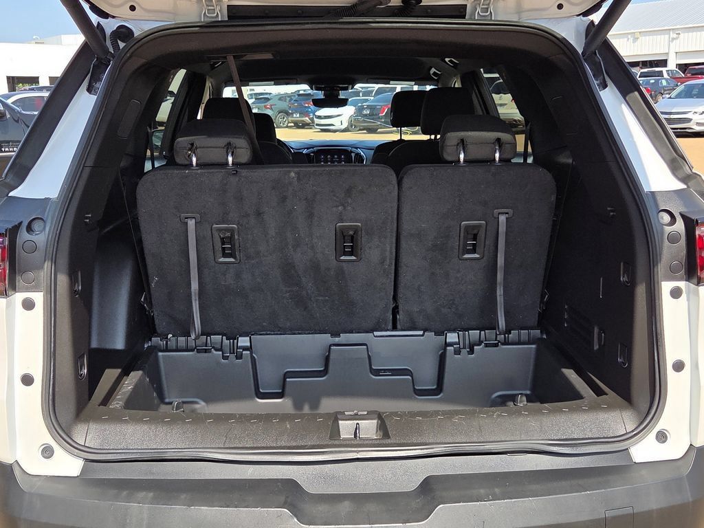 Used 2023 Chevrolet Traverse LT FWD image 28