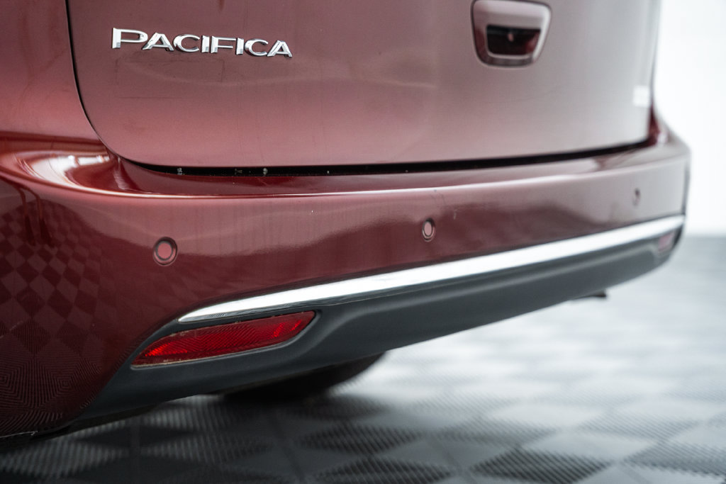 Used 2017 Chrysler Pacifica Touring-L FWD image 9