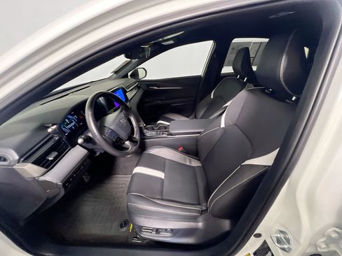 Used 2025 Toyota Camry SE FWD image 14