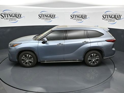 Used 2021 Toyota Highlander XLE image 12