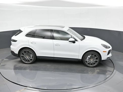 Certified 2022 Porsche Cayenne AWD/4WD image 31