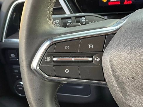 Used 2025 Chevrolet Suburban Z71 image 22