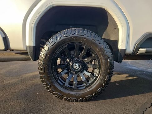 Used 2024 GMC Sierra 2500 Denali w/ Denali Reserve Package image 17