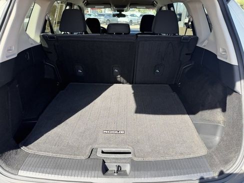 Certified 2021 Nissan Rogue SV image 9