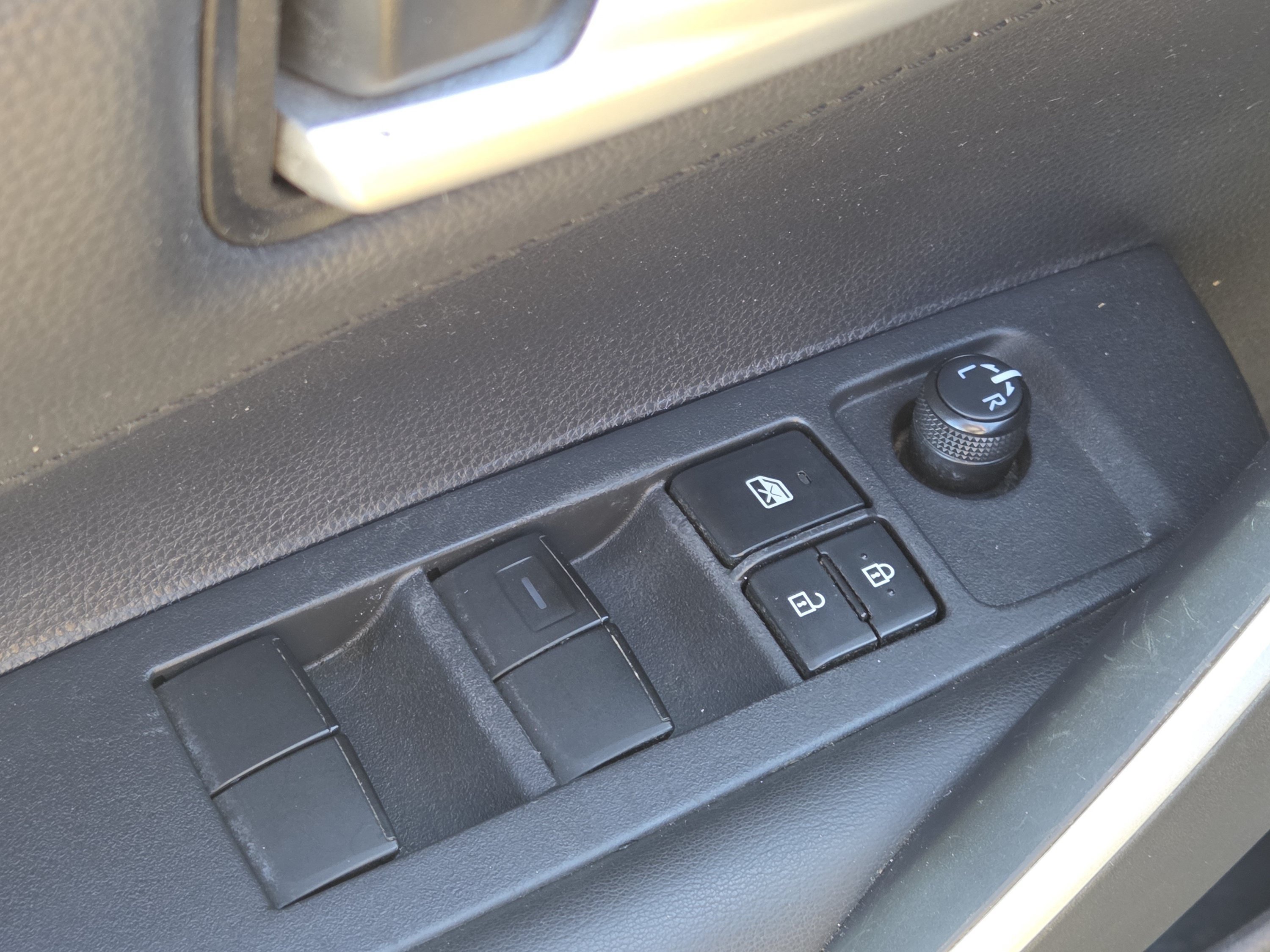 Used 2020 Toyota Corolla SE FWD image 28