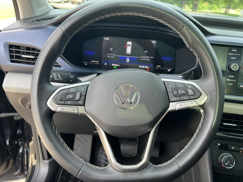 Certified 2022 Volkswagen Taos SE w/ Panoramic Sunroof Package FWD image 15
